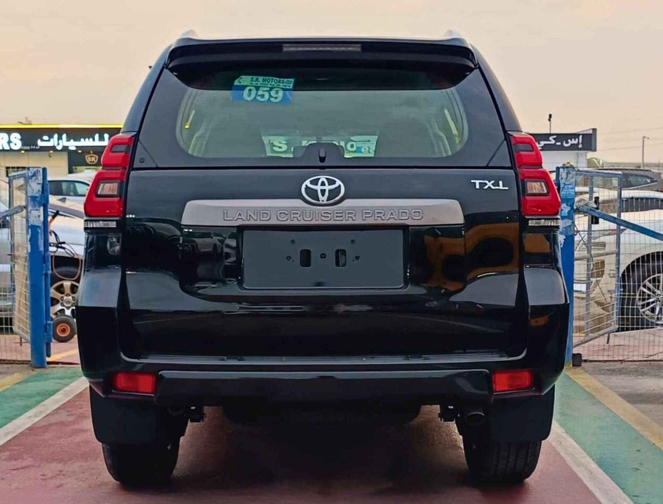 تويوتا برادو TXL / 2.7L Petrol / Push Start / Digital AC / Sunroof (CODE # P27TXLDV5)