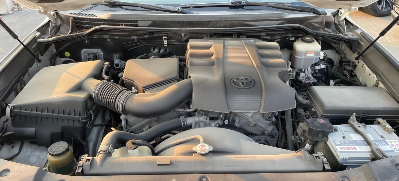 Toyota Land Cruiser GXR 4.0L (271 HP) 4WD