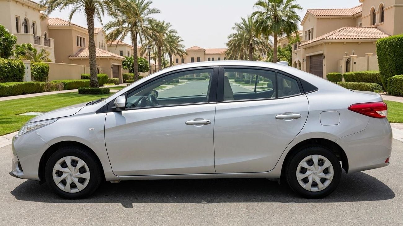 Toyota Yaris SE — фото 5