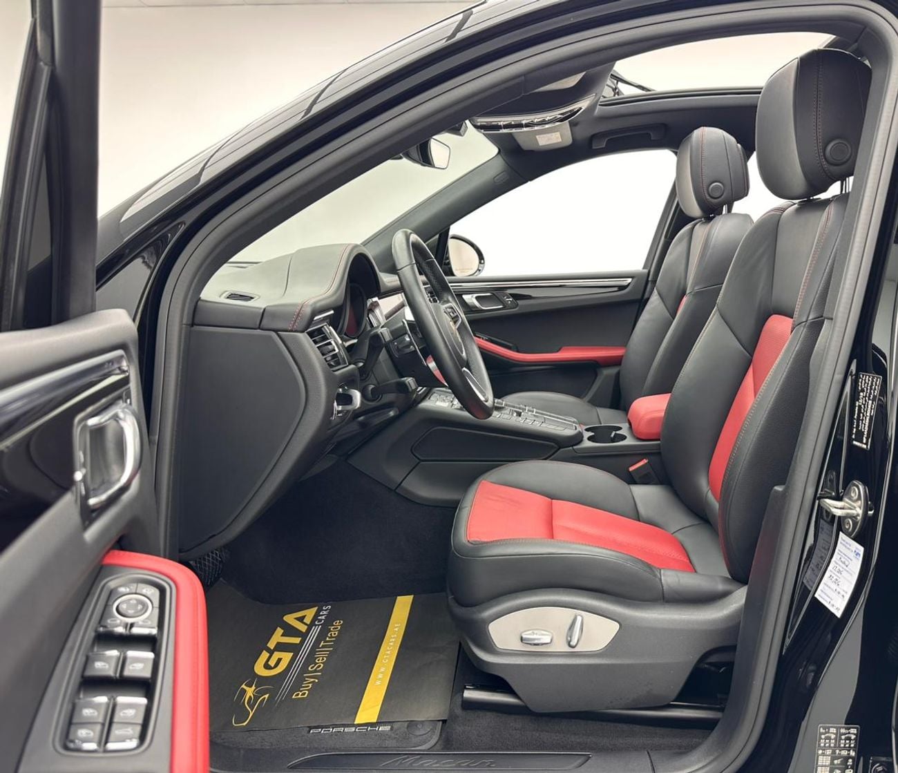 Porsche Macan 2019 Porsche Macan, 1 Year Warranty Unlimited Km, Porsche Full Service History, GCC