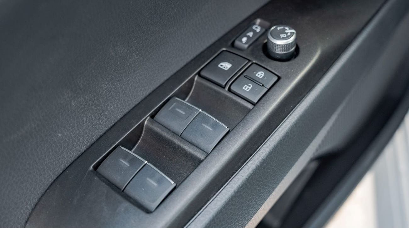 Toyota Camry 2025 Toyota Camry 2.5L LE Hybrid with panorama roof AT