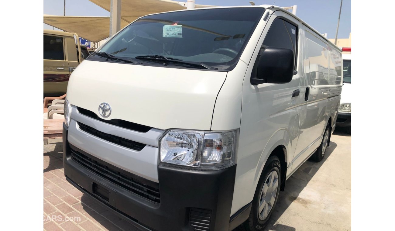 تويوتا هاياس Toyota Hiace van 2017. Free of accident with low mileage. only done 25000 km