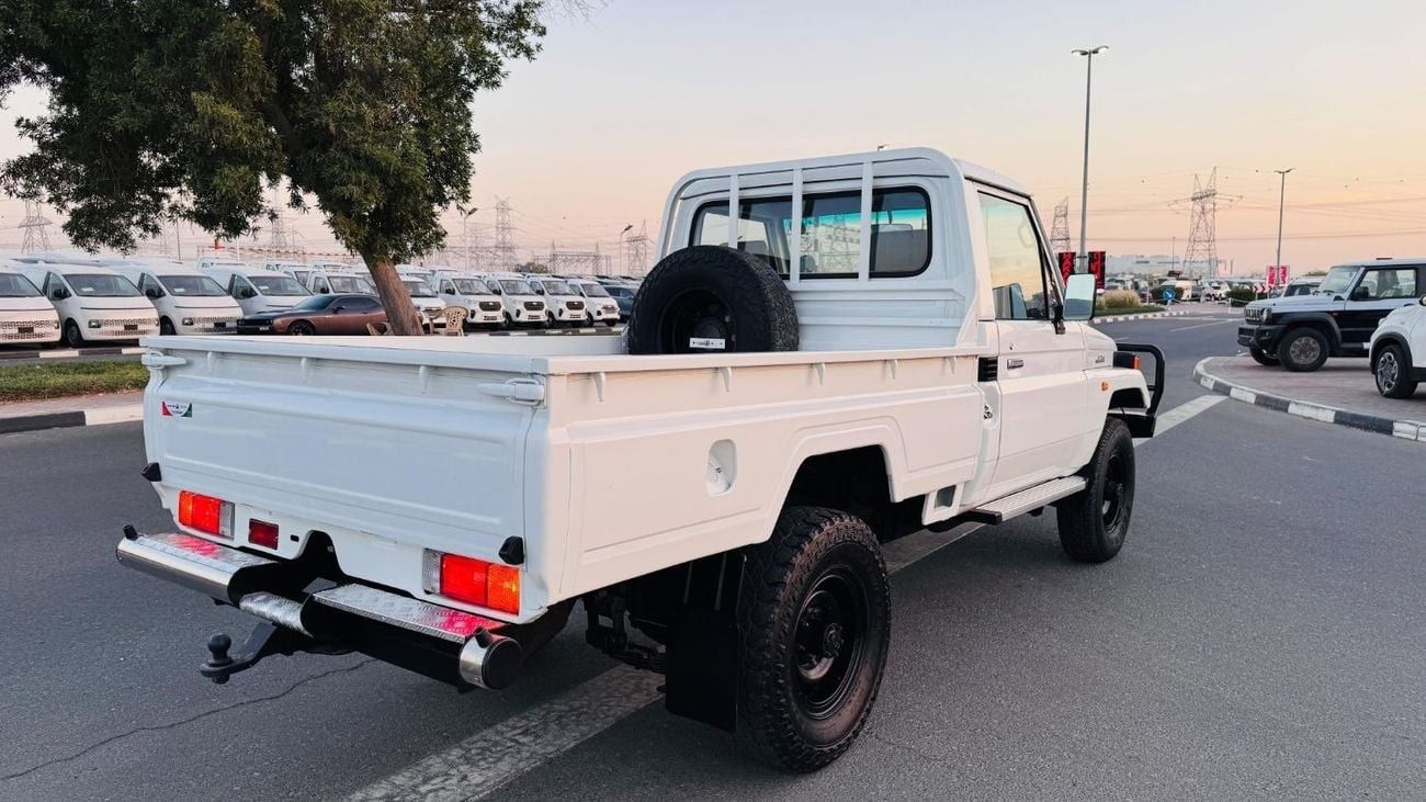 Toyota Land Cruiser Pick Up SINGLE CABIN | RHD | BULL BAR | 4.2L DIESEL ENGINE | MANUAL TRANSMISSION | 1995