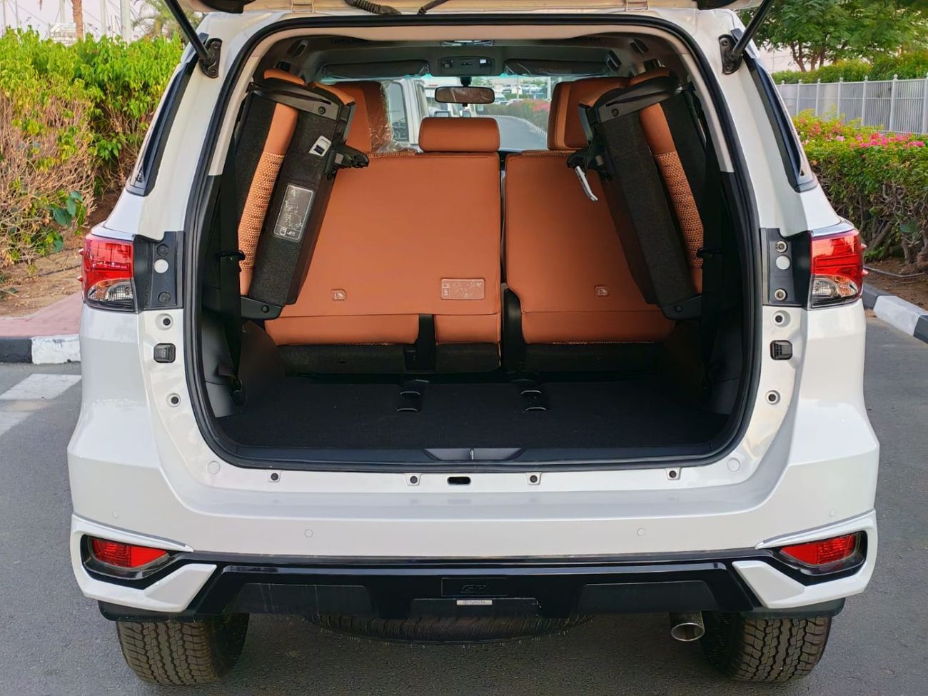 تويوتا فورتونر 2026 Toyota Fortuner SR5 7-Seater 2.7L 4-Cyl Petrol A/T 4x4 Only For Export