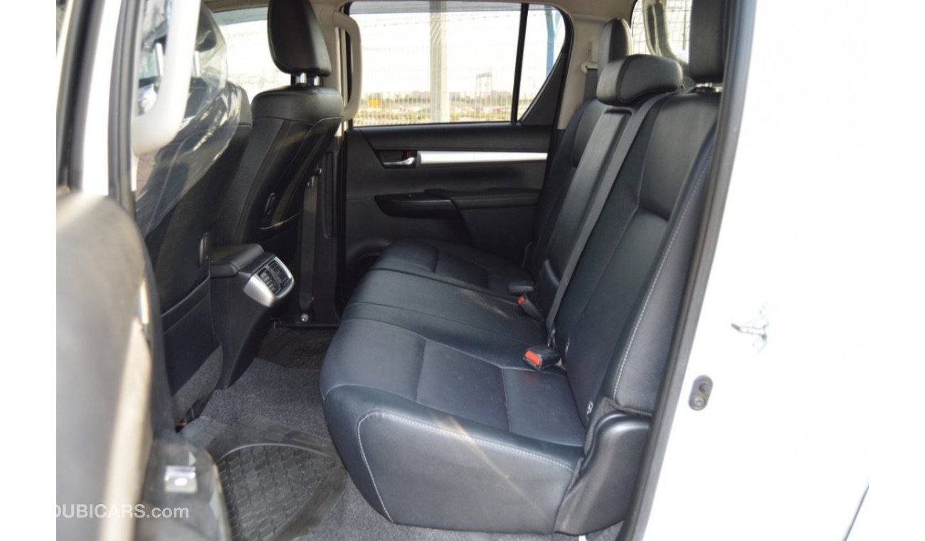 تويوتا هيلوكس Diesel Full option Clean Car leather seats
