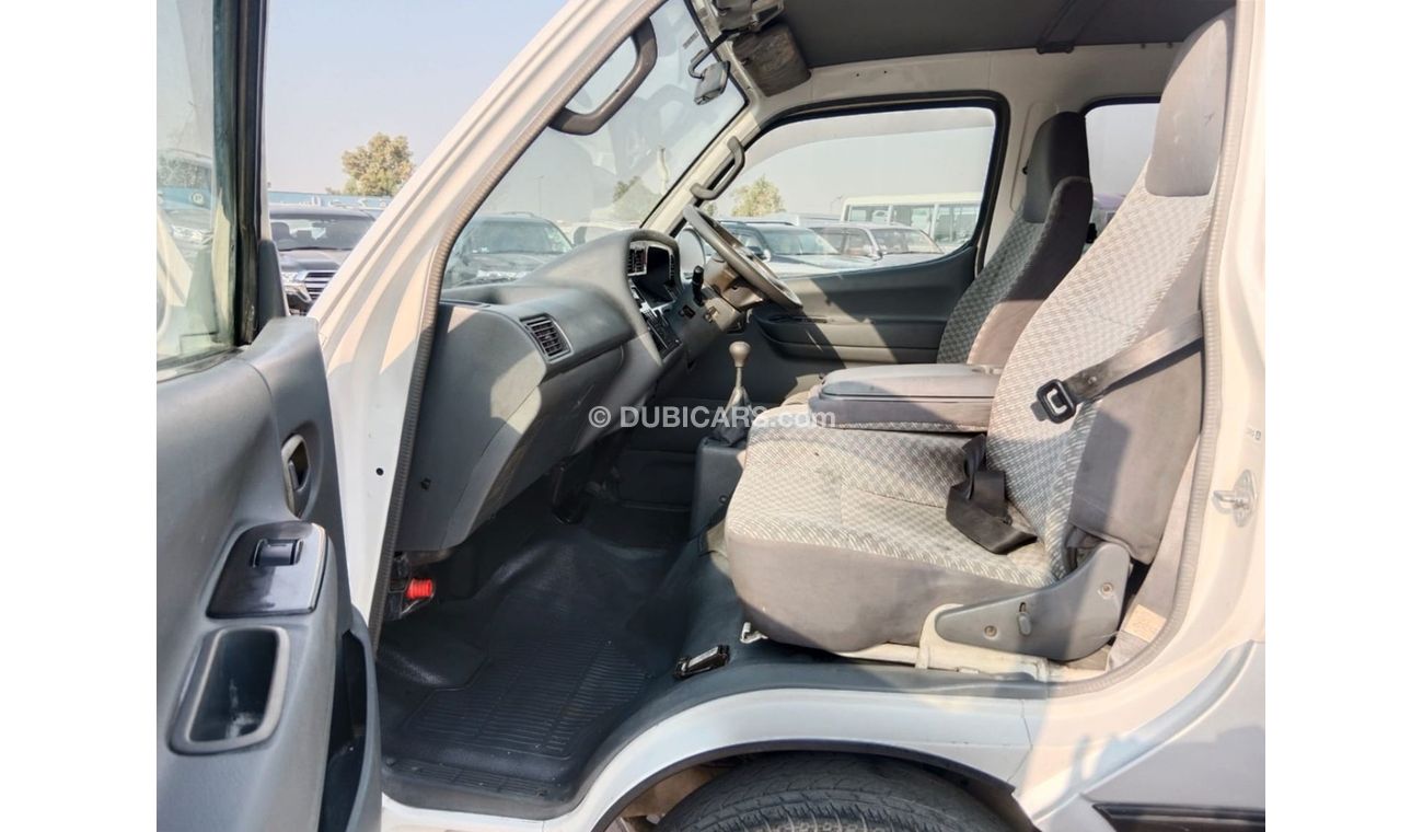Toyota Hiace TOYOTA HIACE VAN RIGHT HAND DRIVE (PM1602)
