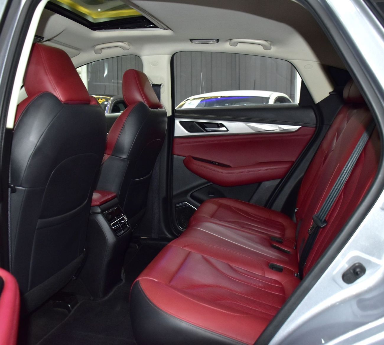 تشنجان CS85 EXCELLENT DEAL for our Changan CS85 360T ( 2020 Model ) in Silver Color GCC Specs