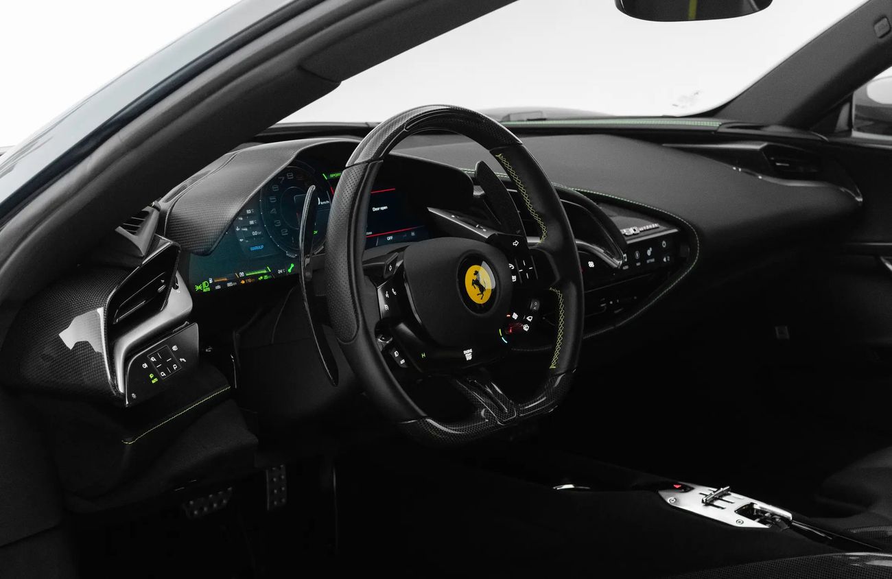 فيراري SF90 ستراديل 4.0L V8 Twin-Turbocharged Engine + eMotor