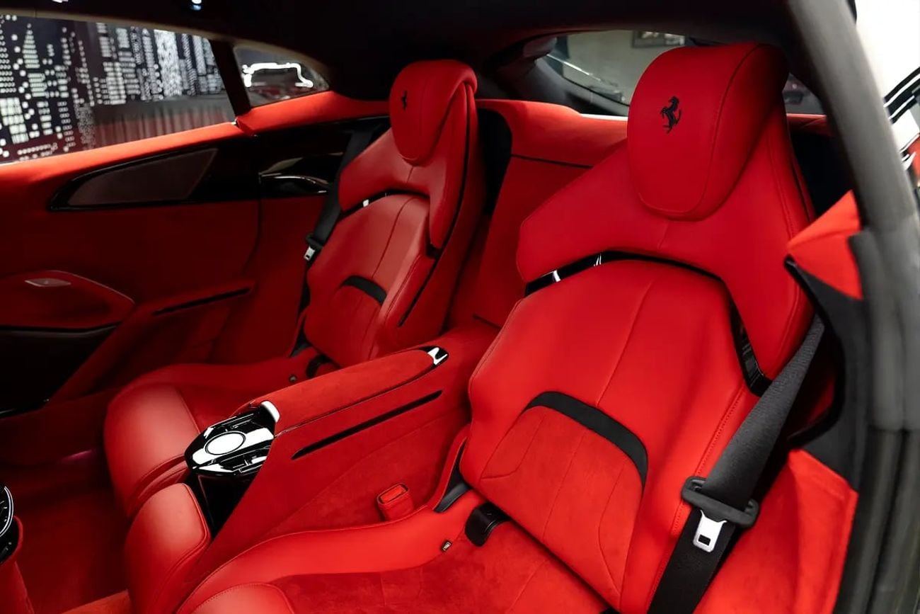 فيراري بوروسانجوي FERRARI | PUROSANGUE | FULL CARBON FIBER | GCC SPECS DEALER WARRANTY + SERVICE CONTRACT ( Al TAYER )