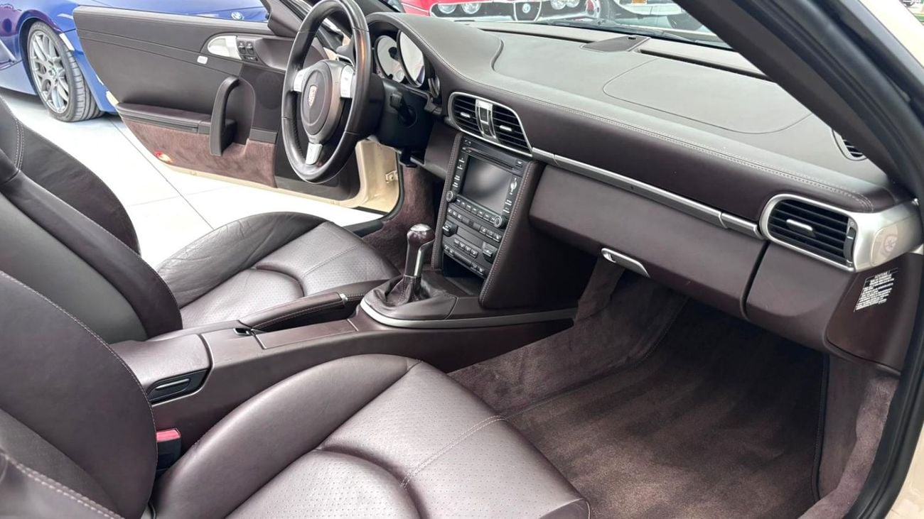 Porsche 911 CARRERA S - Manual - Cream white with Cocoa interiors!