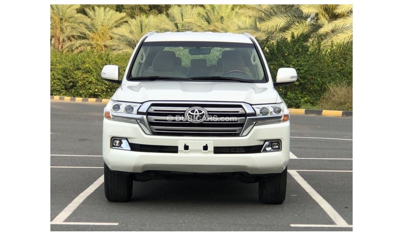 Toyota Land Cruiser GXR MODEL 2016 GCC CAR PERFECT CONDITION INSIDE AND OUTSIDE FULL ELECTRIC CONTROL STEERING CONTROL B