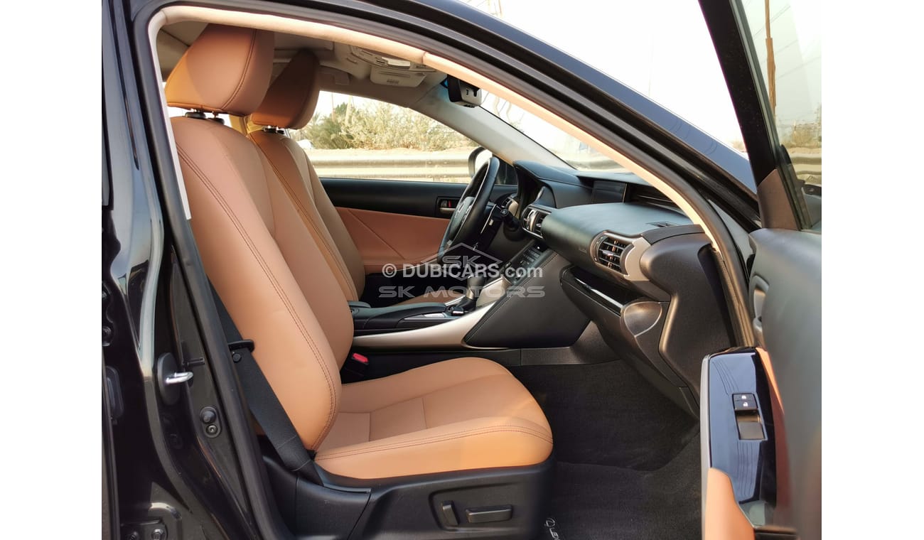 لكزس IS 300 3.5L, Can be registered in UAE, Clean condition (LOT # 6496)