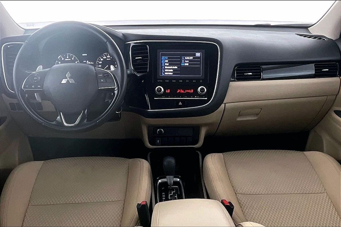 ميتسوبيشي آوتلاندر 2.5 GLX AUTO 4WD 7SEAT ML FABRIC SEATS | شامل الضمان | 0 ﺪﻔﻋﺓ ﺃﻮﻟﻯ