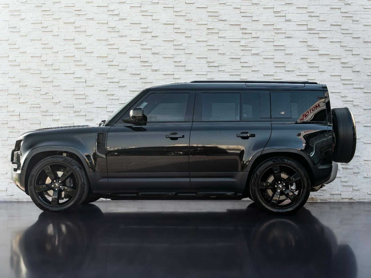 Land Rover Defender P400 110 HSE 3.0L (5 Seater)