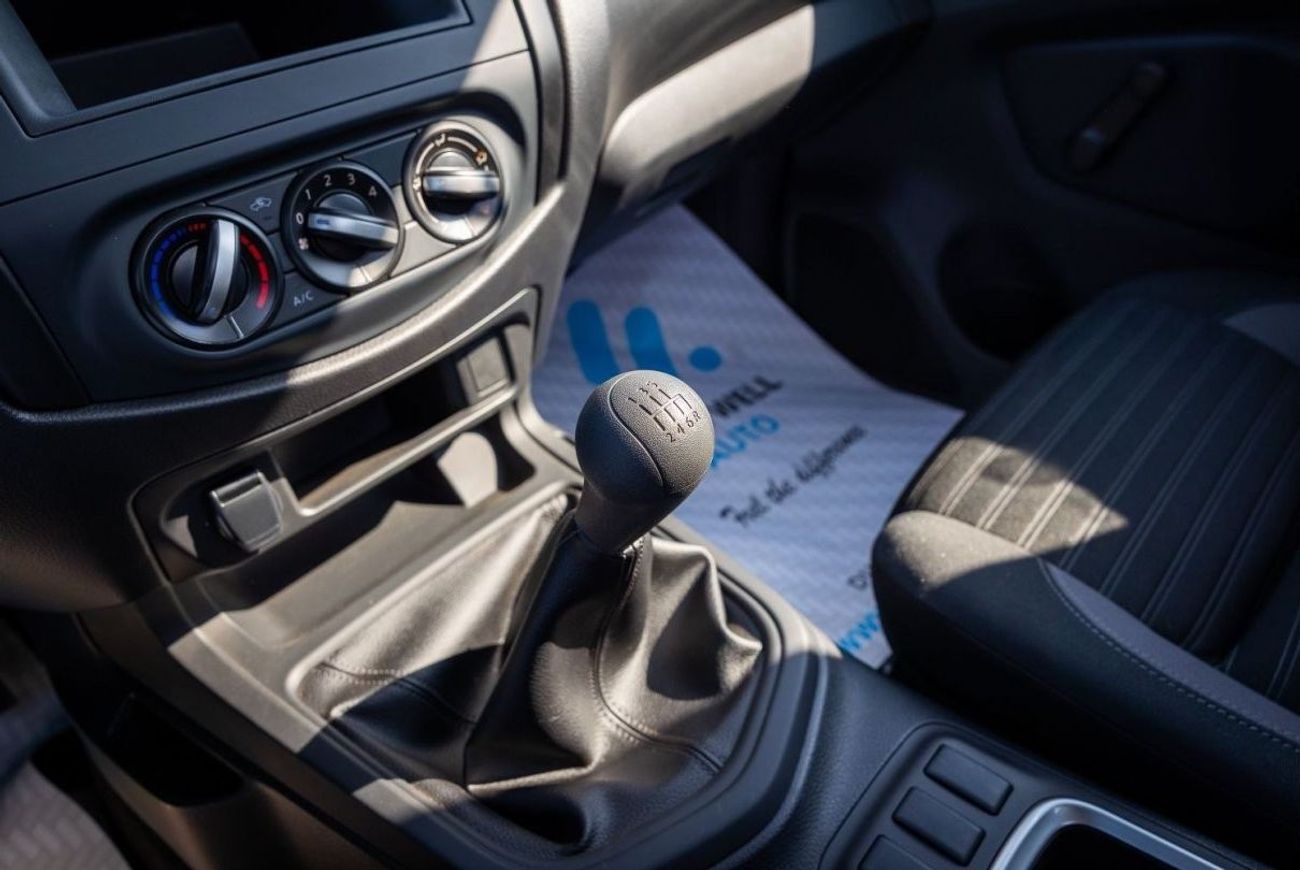 Nissan Navara XE Petrol 2.5L 2WD 4x2 M/T SC Plus MY2023 / Attractive Prices!!! / Book Now