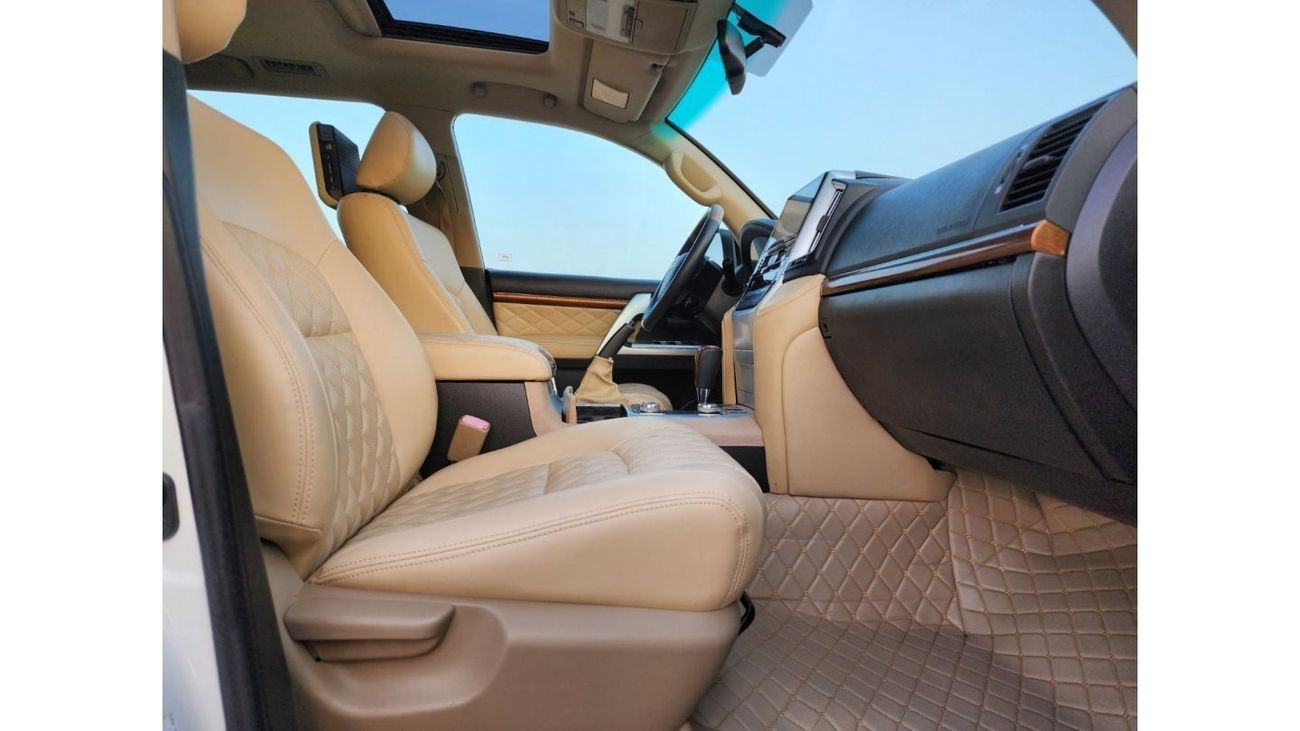 تويوتا لاند كروزر facelifted