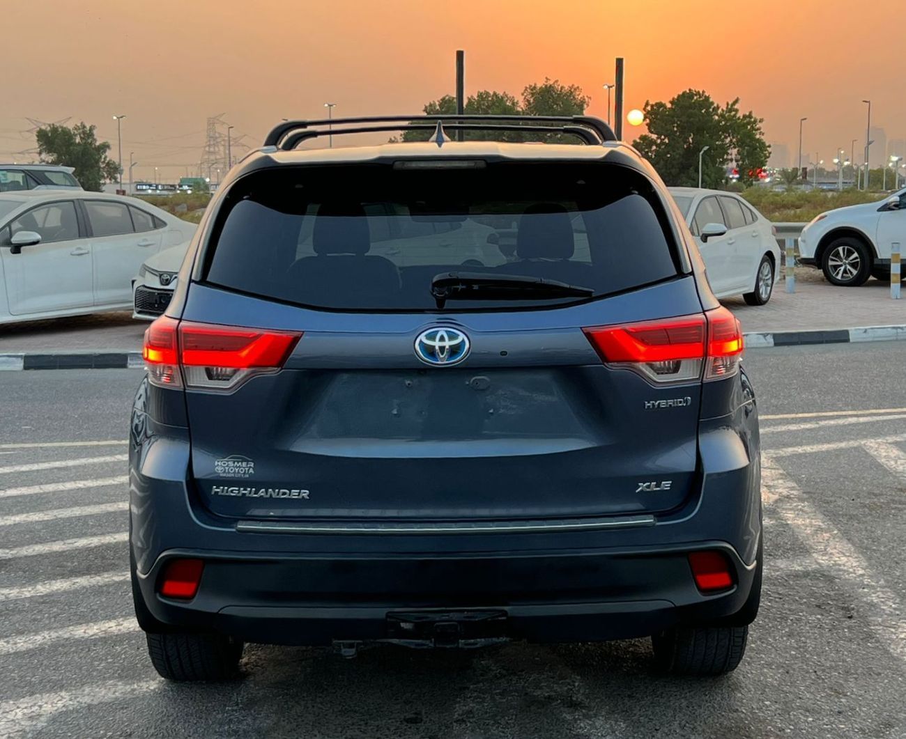 تويوتا هايلاندر 2019 Toyota Highlander Hybrid XLE Full Option -3.5L V6-AWD 4x4 - Sunroof-Leather seat-Rear Camera -