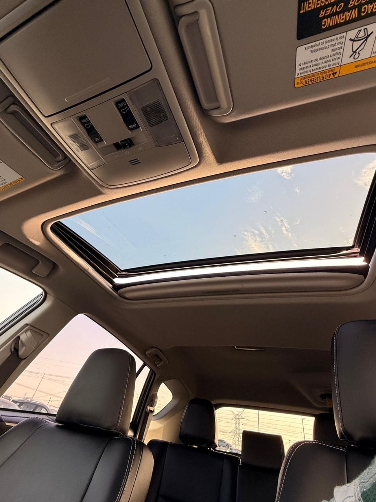 تويوتا راف ٤ XLE // sunroof,, leather seats// full option 2018