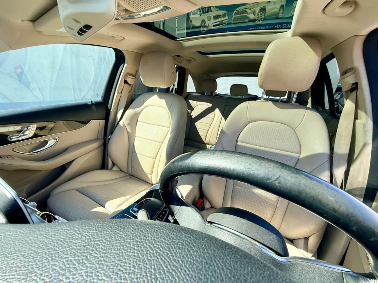 مرسيدس بنز GLC 300 2020 Mercedes benz GLC C300 4matic 4x4 full option Panoramic roof. 360 cameras. Auto parking etc