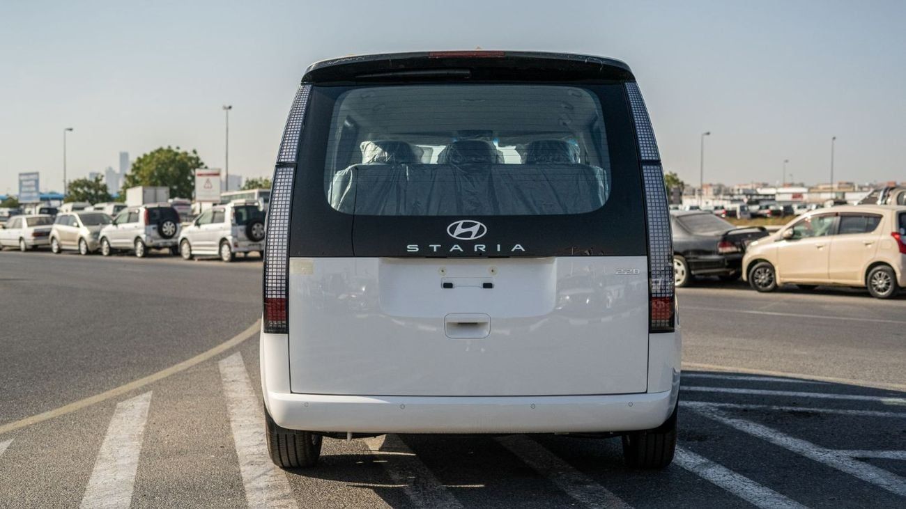 هيونداي ستاريا Premium 11-Seater 2.2-liter 4-cylinder Turbo-charged Diesel 2024YM