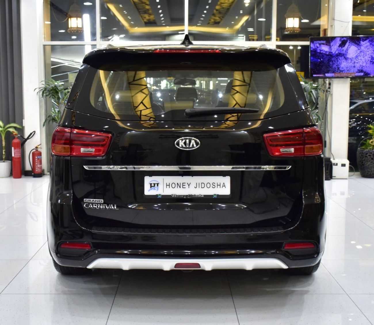 Kia Grand Carnival EXCELLENT DEAL for our KIA Grand Carnival ( 2019 Model ) in Black Color GCC Specs