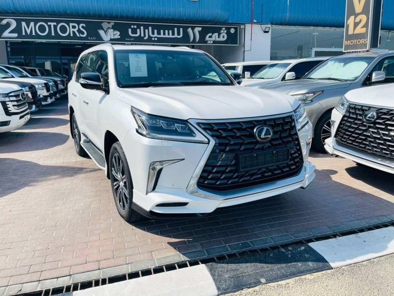 Lexus LX 570 LEXUS LX570 4 YEARS WARRANTY FROM ALFUTTAIM
