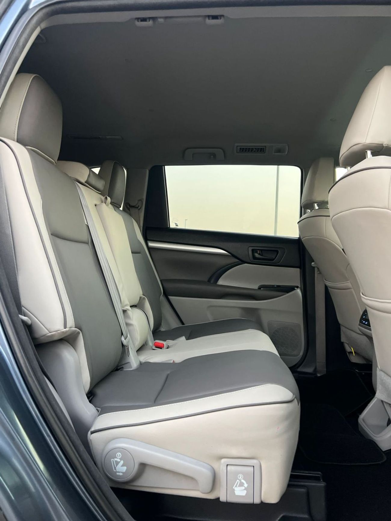 تويوتا هايلاندر 2018 Toyota Highlander Mid Option 2.7L V4 -AWD 4x4 - Rear Camera - Leather Seat