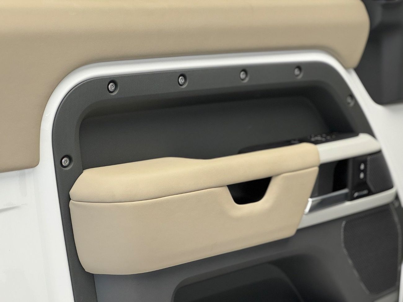 لاند روفر ديفندر P300 90 SE 2.0L (5 Seater)