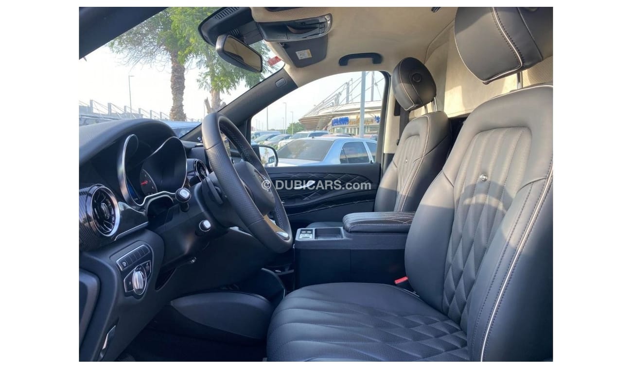 مرسيدس بنز V 250 1 OF 50**2022**GCC SPEC UNDER WARRANTY AND SERVICE