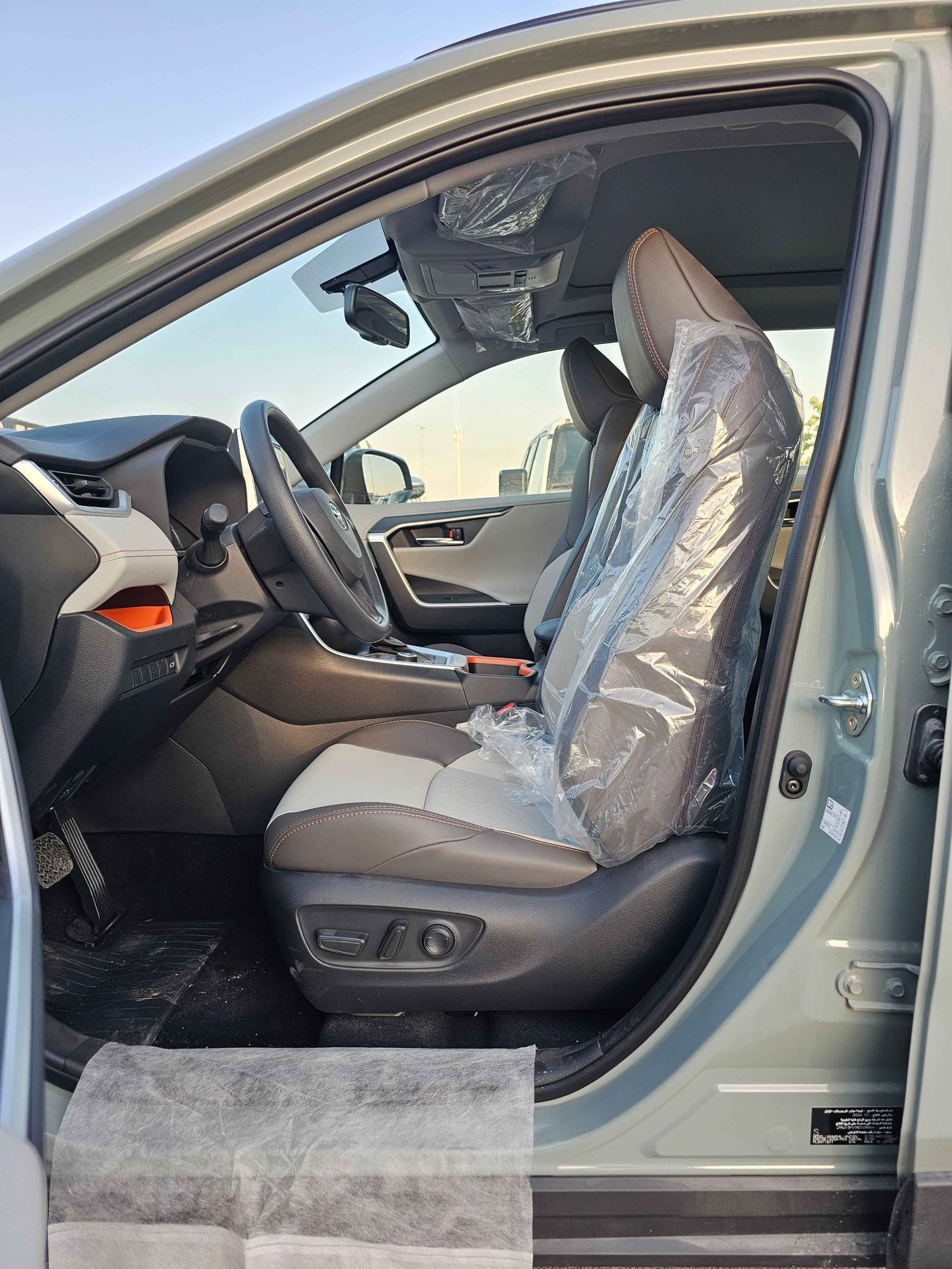 تويوتا راف ٤ Adventure - V / Full Option 2.5L / AWD With Panoramic Roof, Driver Power Seat  (CODE # 69082)