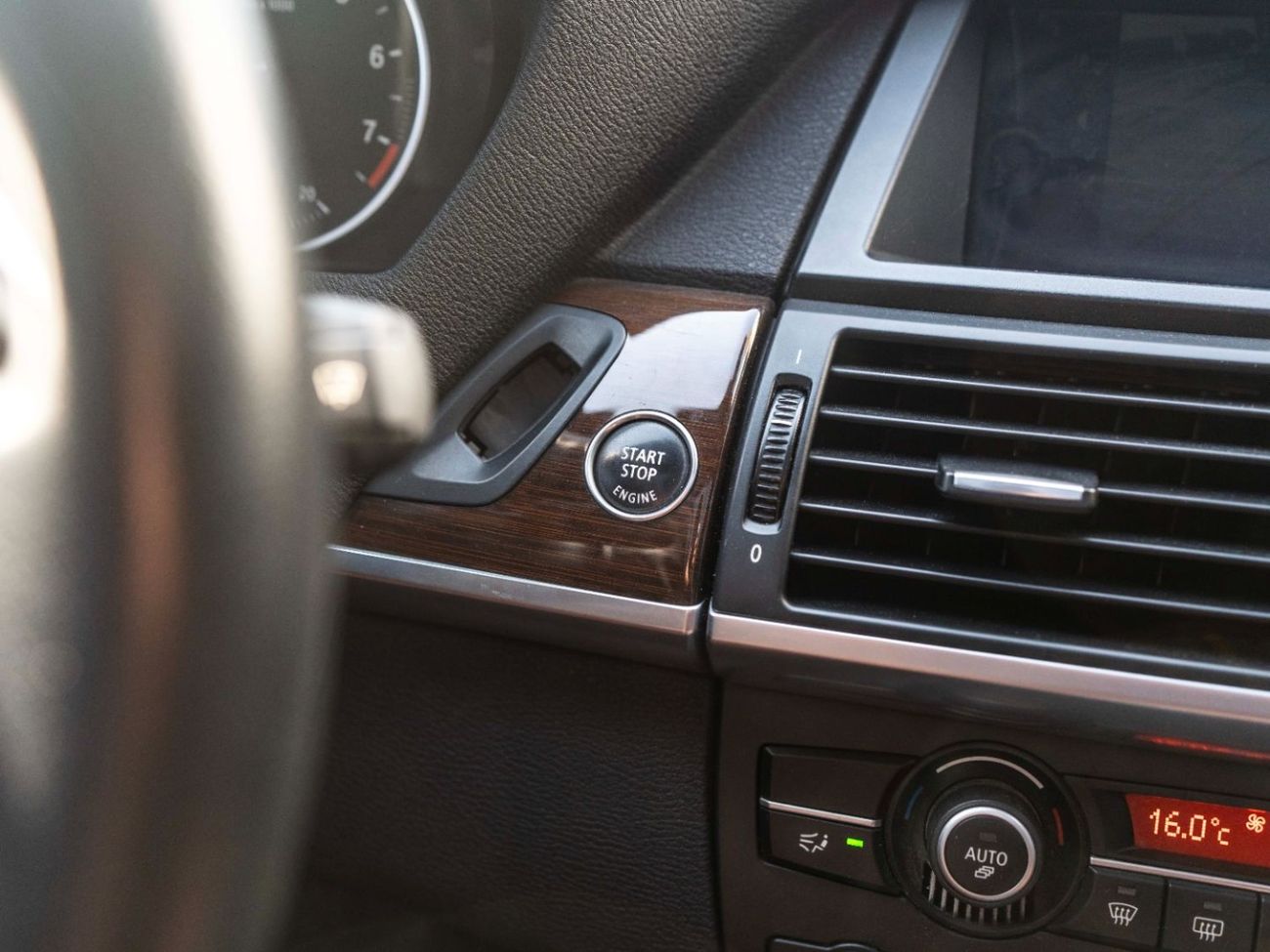 BMW X5 50i Luxury 4.4L (5 Seater)