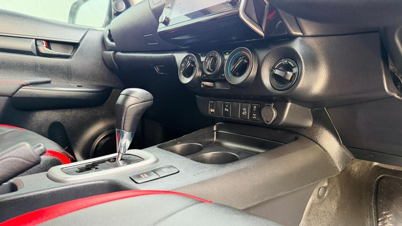 Toyota Hilux 2021| 2.8L DIESEL ENGINE | AT | RHD | HEAVY SPORT BAR | ROOF MOUNTED LED LIGHTS | TOW HITCH | PARKIN