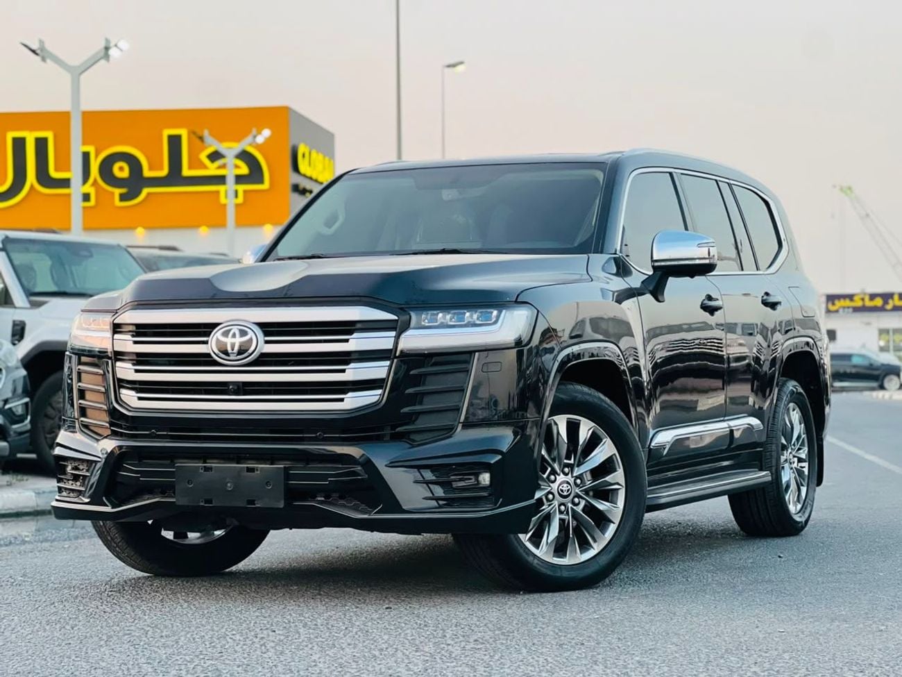 تويوتا لاند كروزر GXR 2022MODEL 4.0L v6 petrol Engine Colour Black push start Transmission Automatic Interior.Begie leathe
