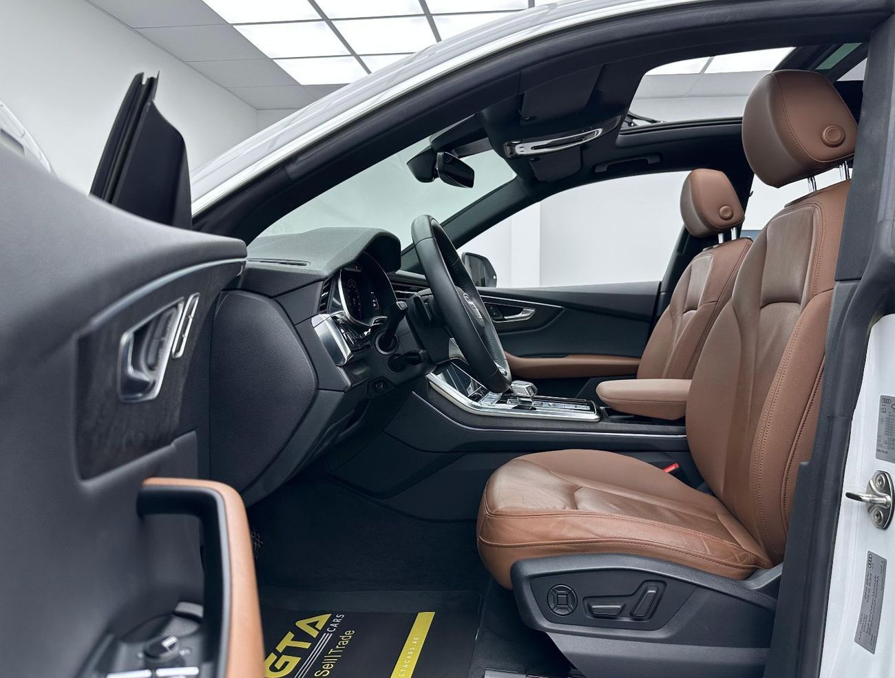 Audi Q8 55 TFSI quattro S-Line 3.0L (340 HP) 2020 Audi Q8 S-Line 55TFSI Quattro, Warranty, 2027 Audi Service