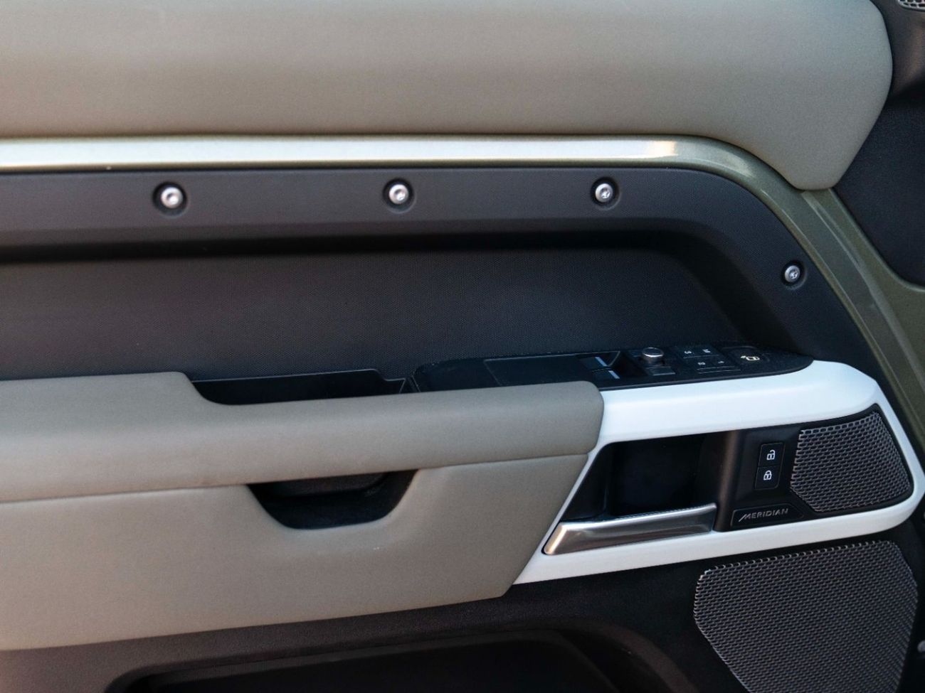 Land Rover Defender P400 90 First Edition 3.0L (6 Seater)