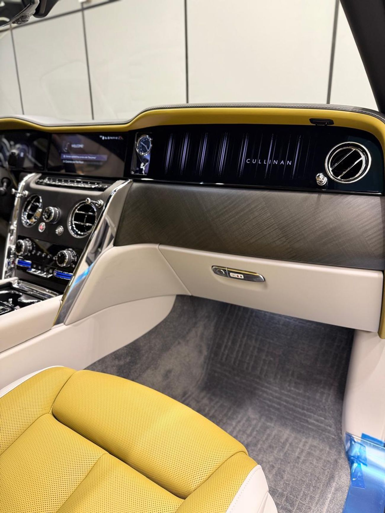 Rolls-Royce Cullinan | Brand New | GCC Specs | 4 Years Warranty & Service | Open Mileage