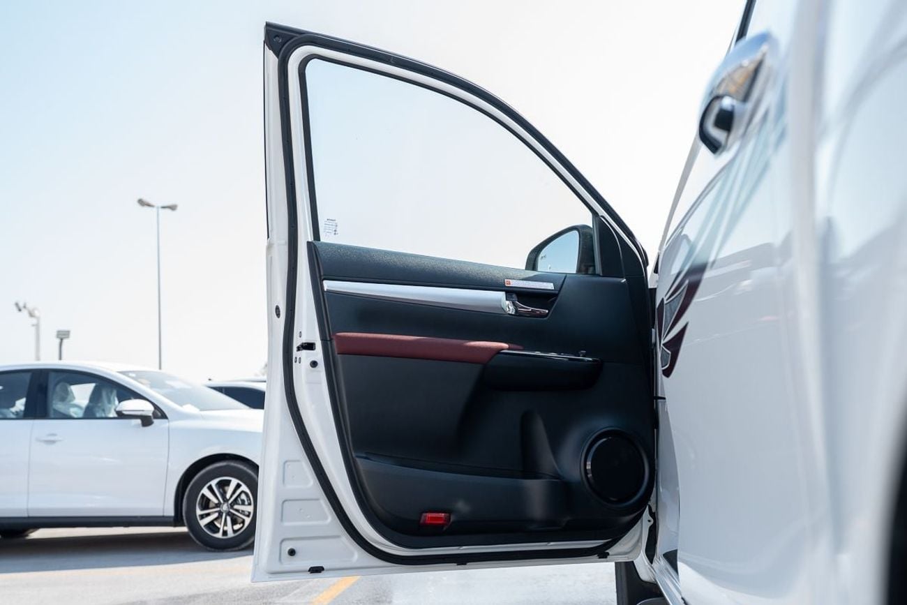 تويوتا هيلوكس SGLX 2.7L Petrol Double Cabin Automatic Transmission 4x4 2026