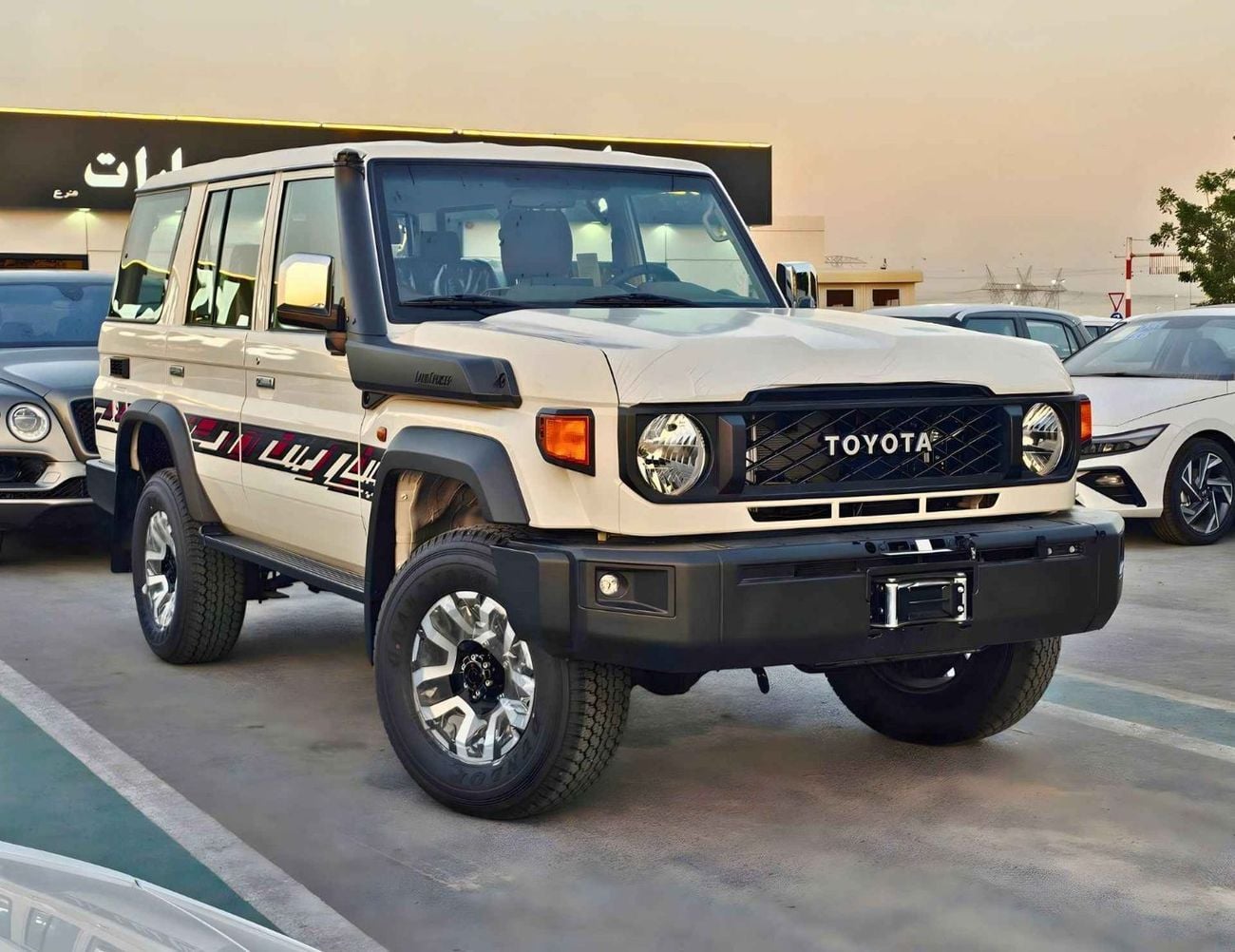 تويوتا لاند كروزر 70 LX LC76 5 DOORS / 4.0L V6 PETROL A/T / LEATHER SEATS / DVD+CAMERA / PWR WINDOWS & LOCKS (CODE # H76P