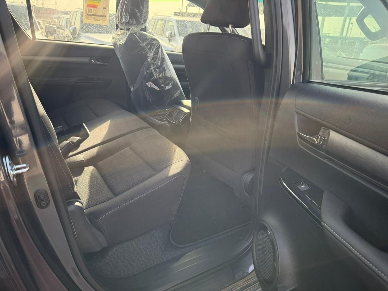 تويوتا هيلوكس with compressor, wireless charger, trunk shutter