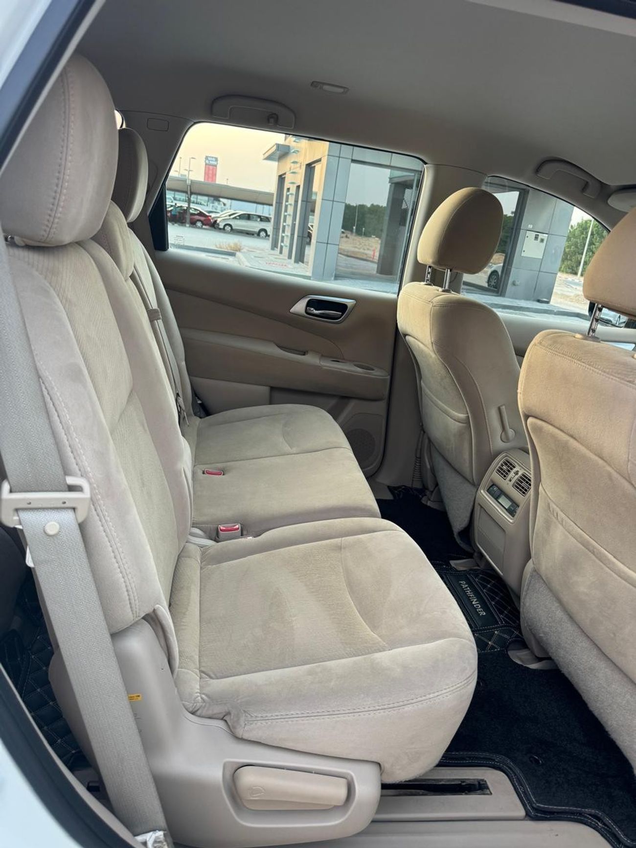 نيسان باثفايندر SE متوسط