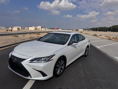 لكزس ES300h Premier Plus 2.5L