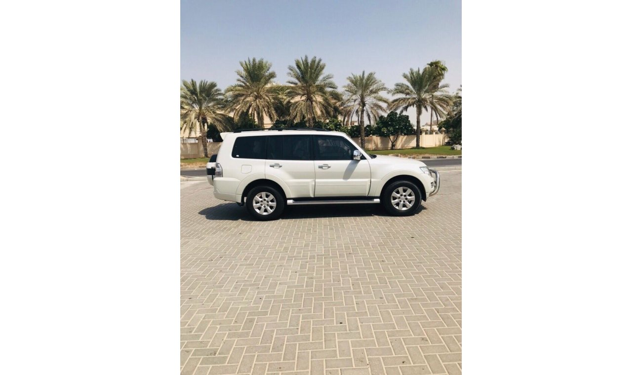 ميتسوبيشي باجيرو 950 MONTHLY , 0% DOWN PAYMENT,FULL OPTION , MINT CONDITION