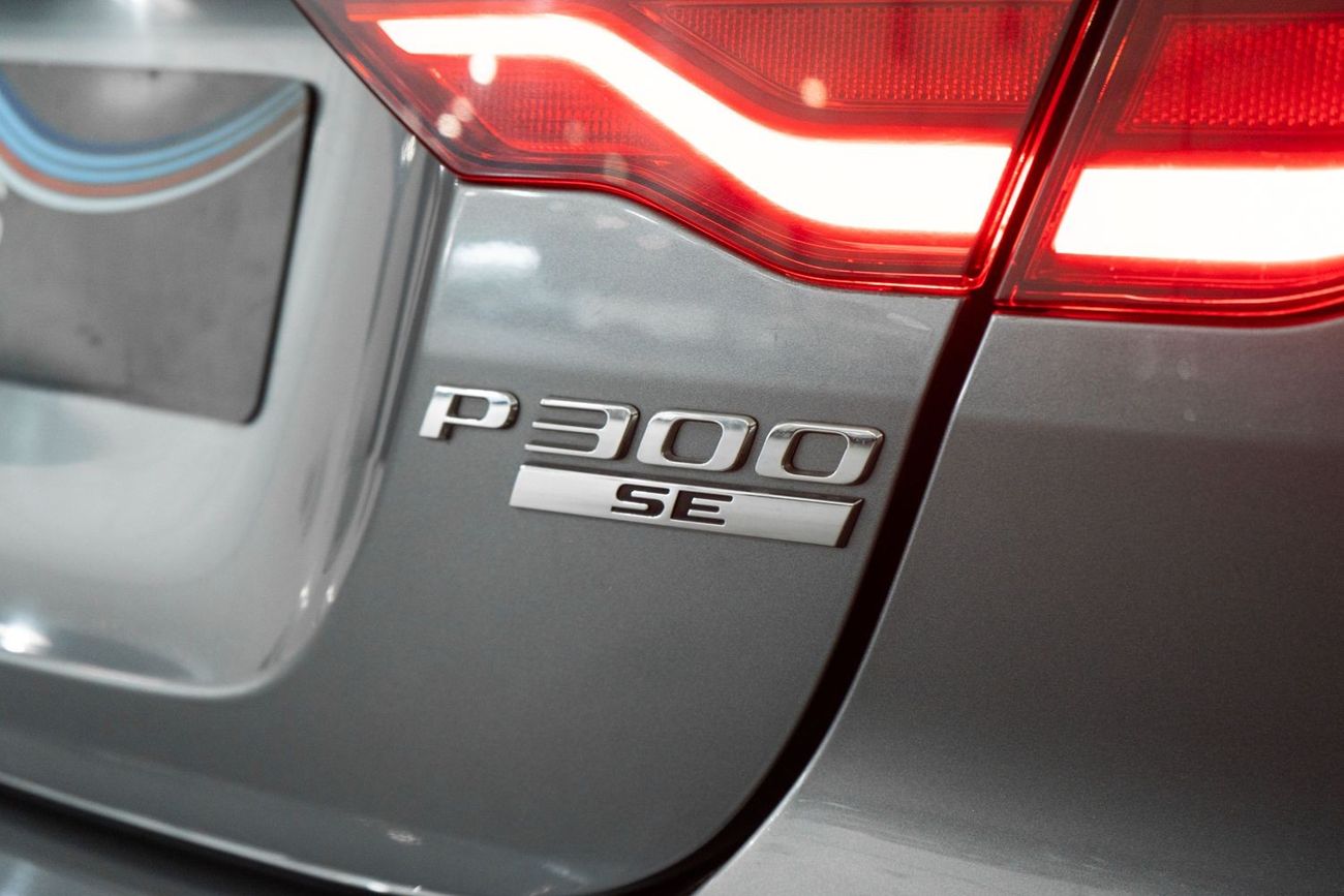 Jaguar XE R-Dynamic SE P300 R Dynamic / Jaguar Warranty & Extended Service Contract