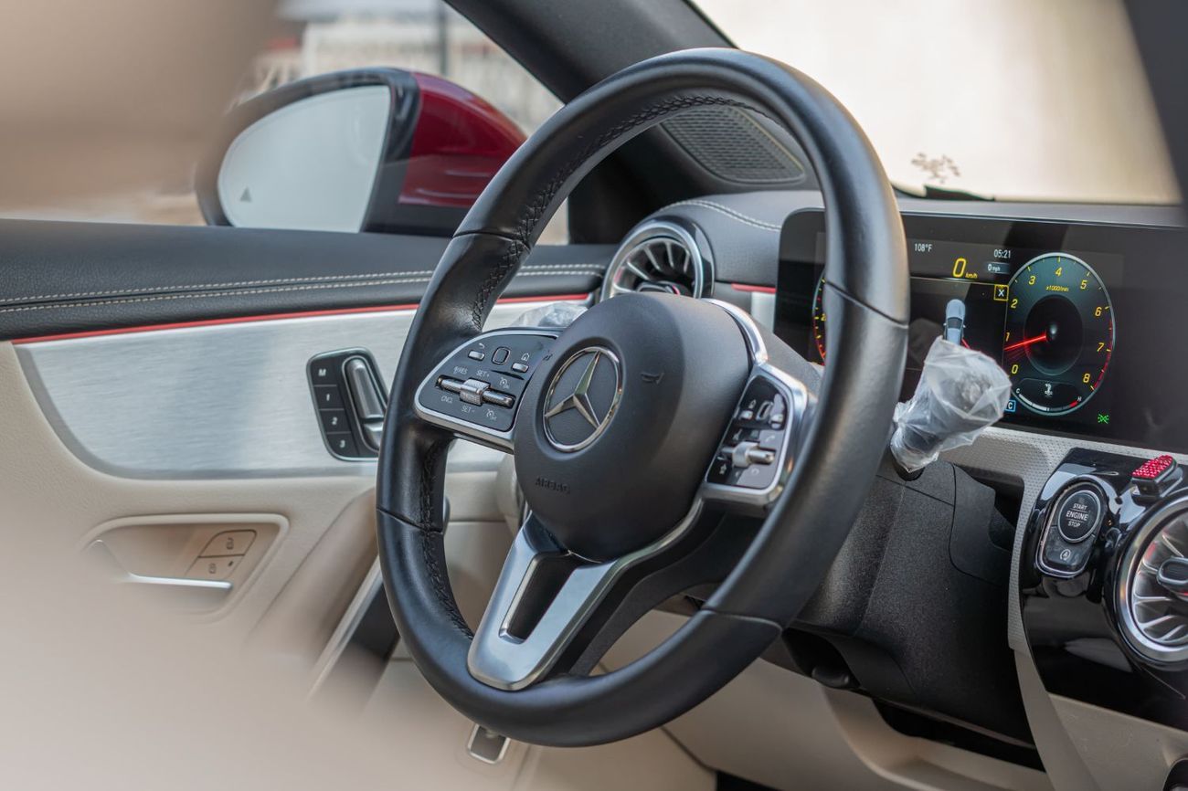 Mercedes-Benz CLA 250 Std 2.0L (221 HP)