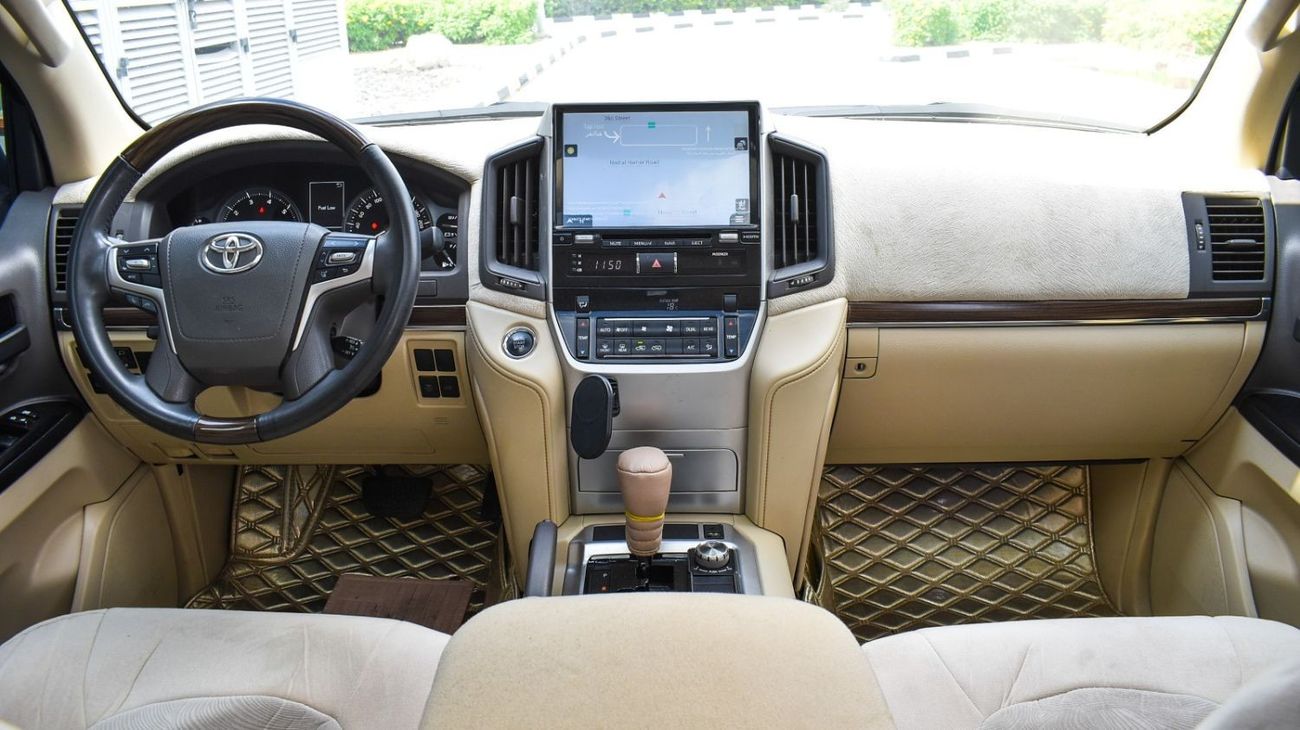 Toyota Land Cruiser GXR Toyota Land Cruiser Grand Touring / 2019 / GCC