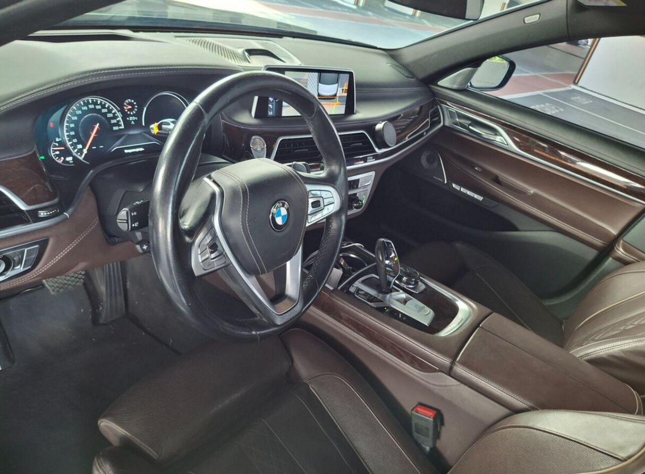 بي أم دبليو 750Li M Sport