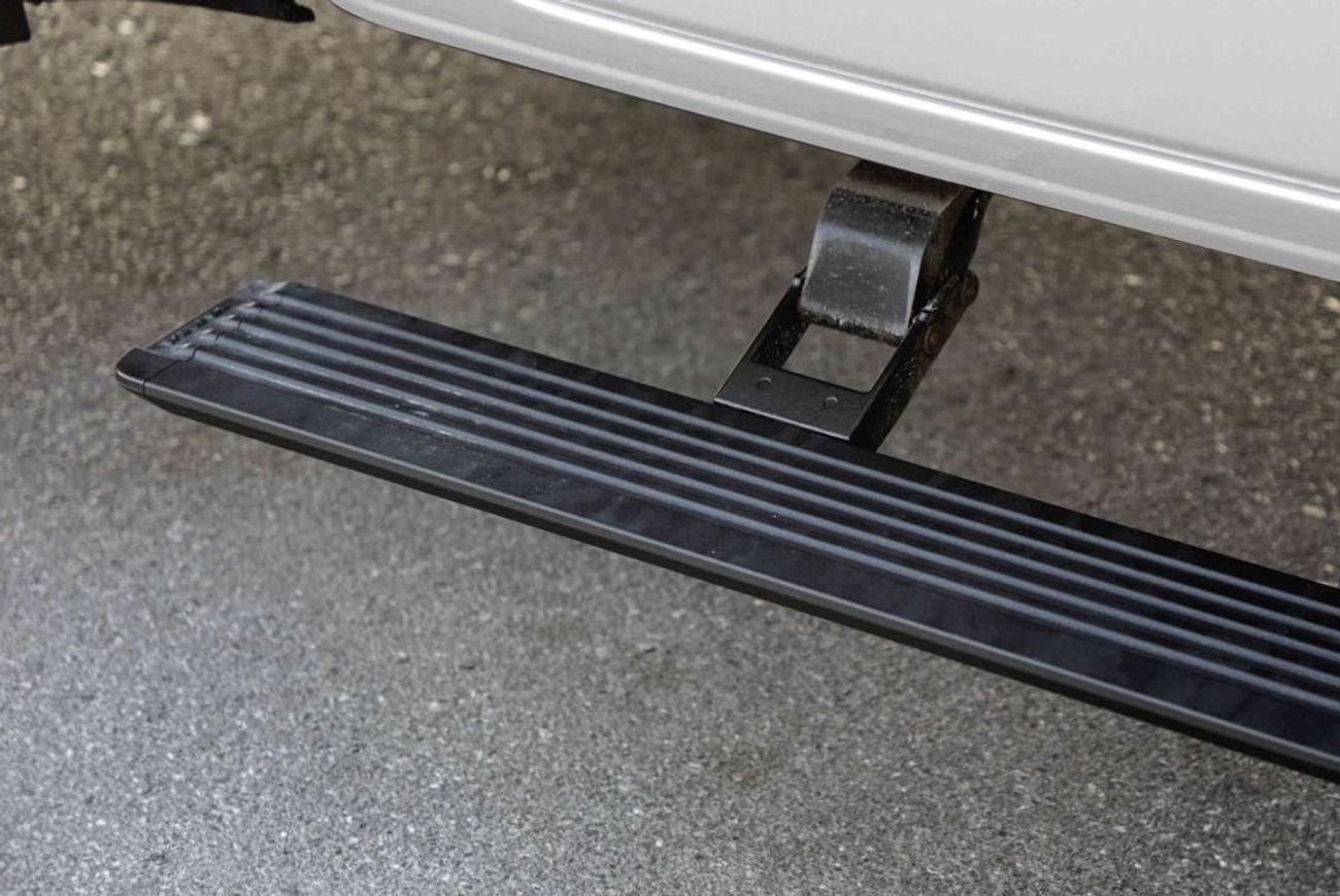 RAM 1500 2025 RAM 1500 LIMITED "Night Edition" 3.0L V6 - GCC - BILLET SILVER inside Black | Export Only