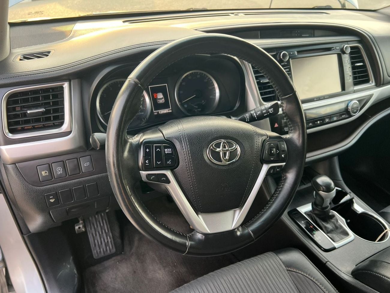 Toyota Highlander LE (NON GCC) 2017 Toyota Highlander - MidOption - 3.5L V6 - Full 7 Seater - Trunk Auto