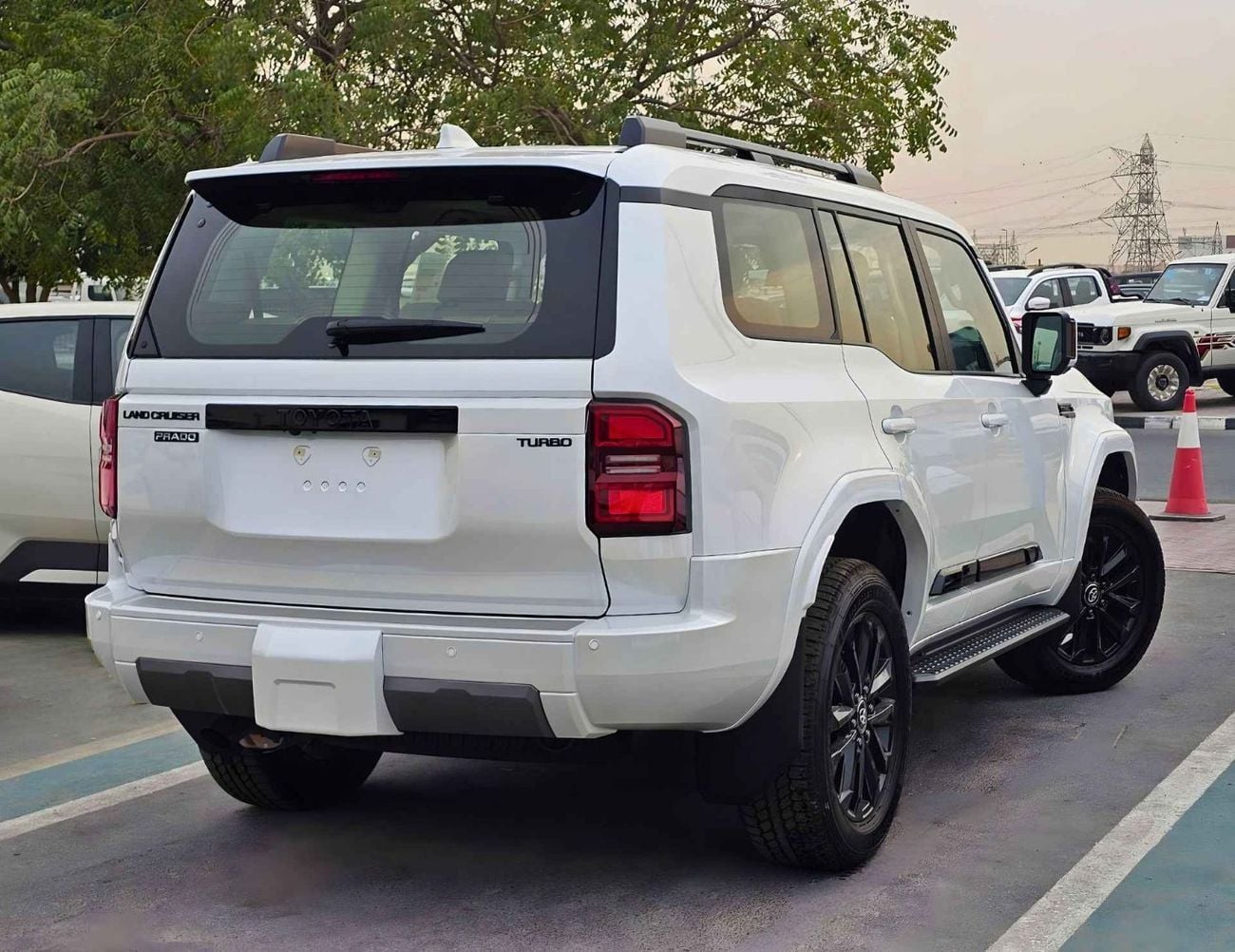 تويوتا برادو LUXURY TURBO/ 2.4L V4 PETROL/ 360* WITH HEADUP DISPLAY/ RADAR/ PANORAMIC (CODE # PPLX1)