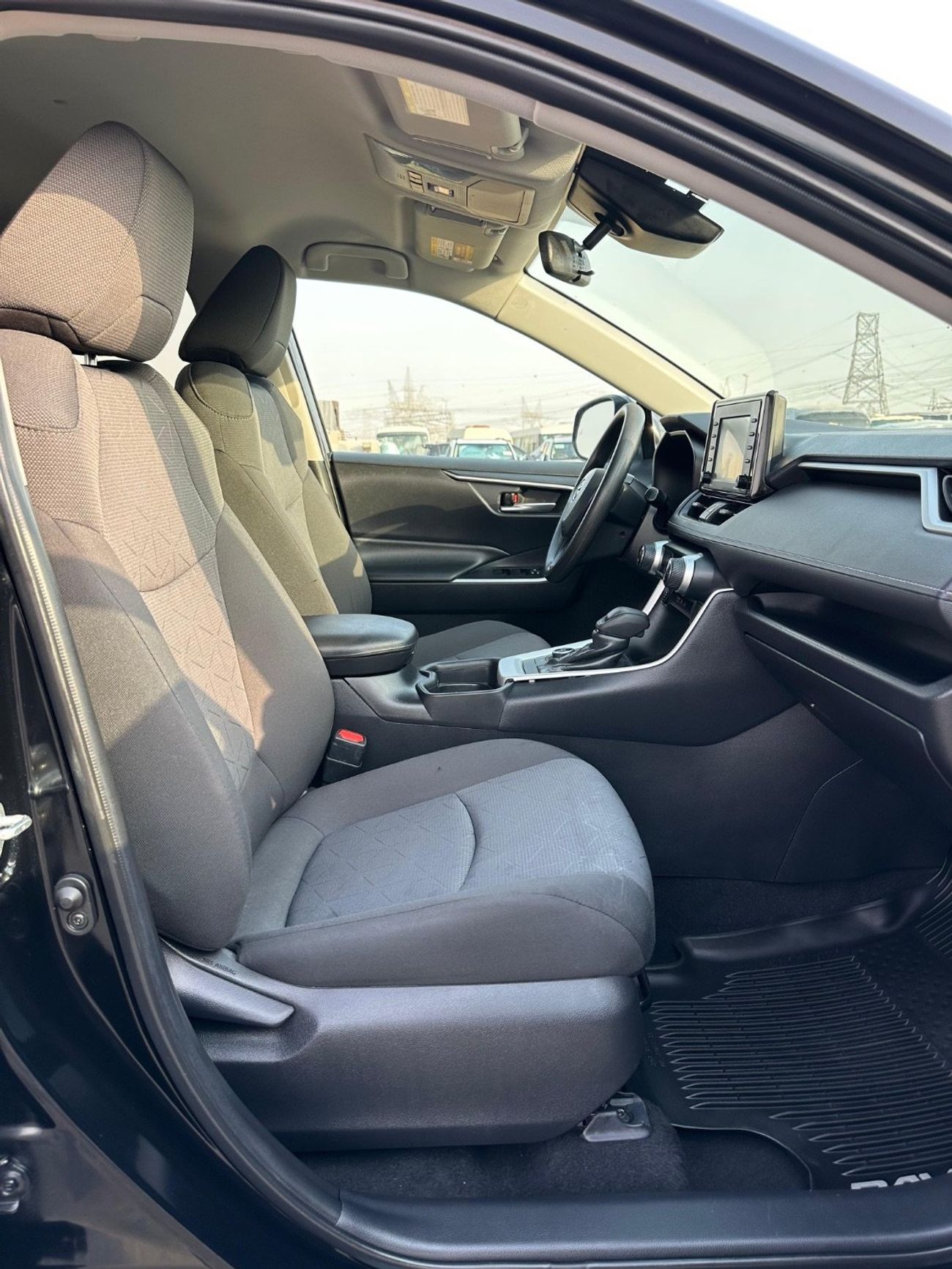 Toyota RAV4 Hybrid XLE 2.5L push start full option